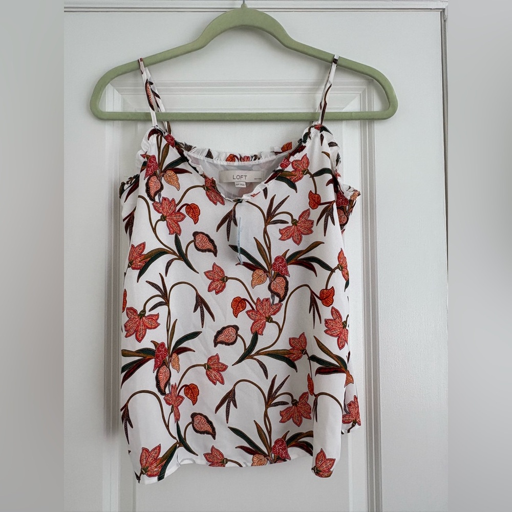 Women’s LOFT Petite floral ruffle trim camisole in Size XSP. NWT